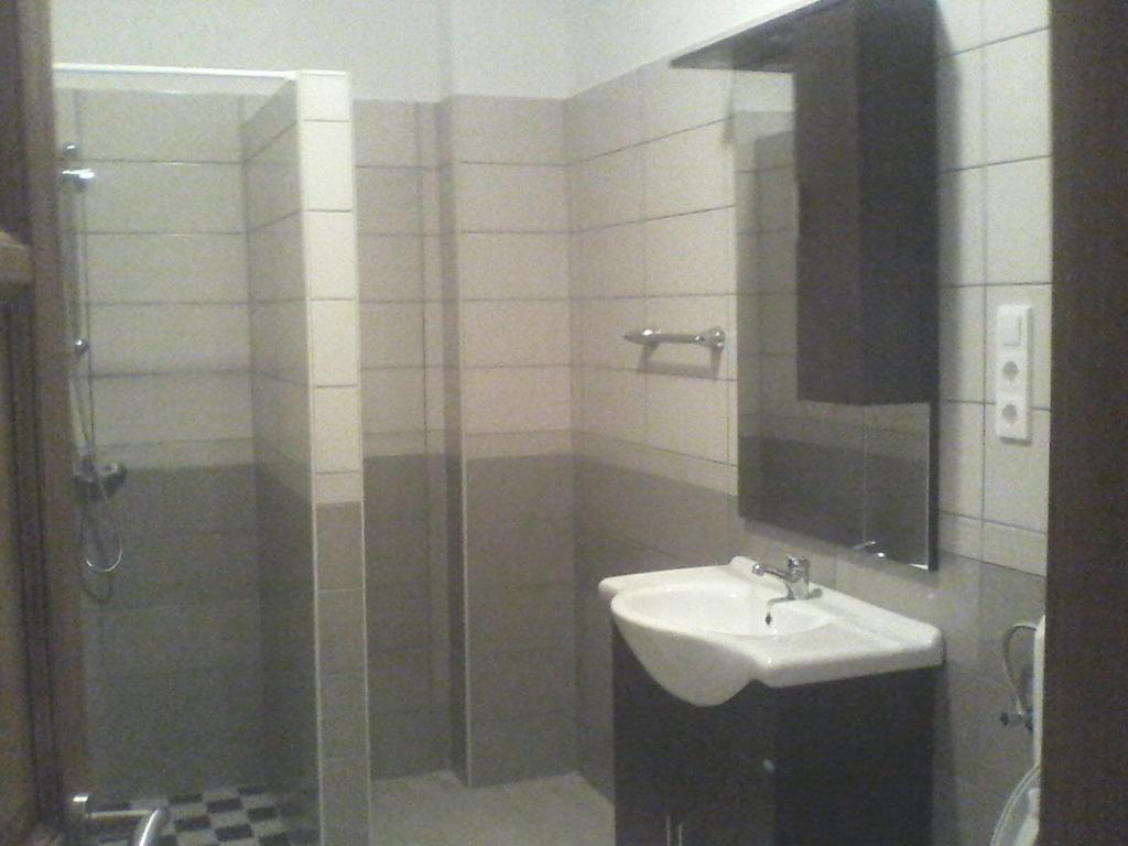 Bastya Apartmanhaz Sárvár Rom bilde